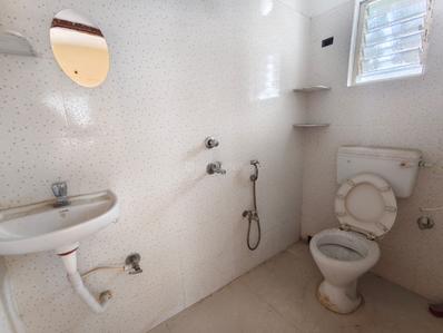 Bathroom Image of 874 Sq.ft 2 BHK Apartment / Flat for sale in Lake Town Kolkata for Rs. 6500000