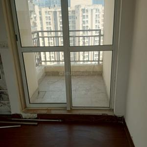 Balcony Image of 950 Sq.ft 2 BHK Apartment / Flat for sale in Jaypee Kosmos, Sector 134 Noida for Rs. 7500000