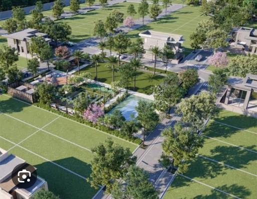 Roots Courtyard 2 Main Image 1