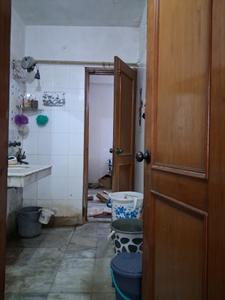 Common Bathroom Image of 1500 Sq.ft 3 BHK Builder Floor for rent in Sector 44 Noida for Rs. 80000
