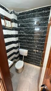 Bathroom Image of 550 Sq.ft 2 BHK Builder Floor for rent in Uttam Nagar New Delhi for Rs. 12000