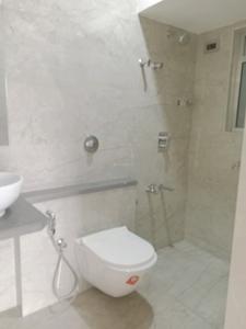 Common Bathroom Image of 1600 Sq.ft 3 BHK Apartment / Flat for sale in Shree Anand Plaza, Bhayandar East Mira Bhayandar for Rs. 15000000
