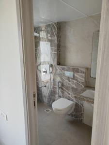 Bathroom Image of 1200 Sq.ft 3 BHK Apartment / Flat for sale in Chembur Mumbai for Rs. 45000000