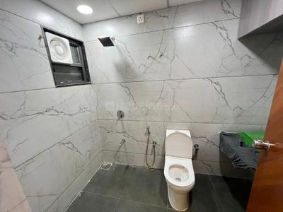 Bathroom Image of 2650 Sq.ft 3 BHK Apartment / Flat for rent in Shubh Saral Skyline, Kudasan Gandhinagar for Rs. 51000