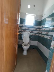 Bathroom Image of 750 Sq.ft 2 BHK Apartment / Flat for sale in Prince Anwar Shah Connector Kolkata for Rs. 4500000