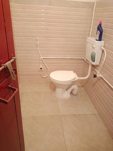 Bathroom Image of 2000 Sq.ft 3 BHK Builder Floor for rent in Hakim Para Siliguri for Rs. 12499