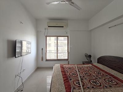 Bedroom Image of 3250 Sq.ft 4 BHK Apartment / Flat for sale in Vaishno Devi Circle Ahmedabad for Rs. 30000000