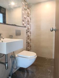 Common Bathroom Image of 900 Sq.ft 2 BHK Apartment / Flat for rent in Lodha Splendora, Kasarvadavali Thane for Rs. 28099