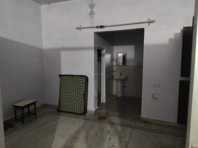 Bathroom Image of 1080 Sq.ft 1 RK Independent House for rent in Shanti Nagar Mathura for Rs. 7500