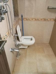 Common Bathroom Image of 800 Sq.ft 2 BHK Apartment / Flat for sale in Santacruz East Mumbai for Rs. 24500000