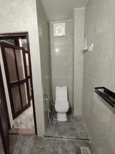Bathroom Image of 550 Sq.ft 1 BHK Independent House for rent in Rampur Jagir Greater Noida for Rs. 16000