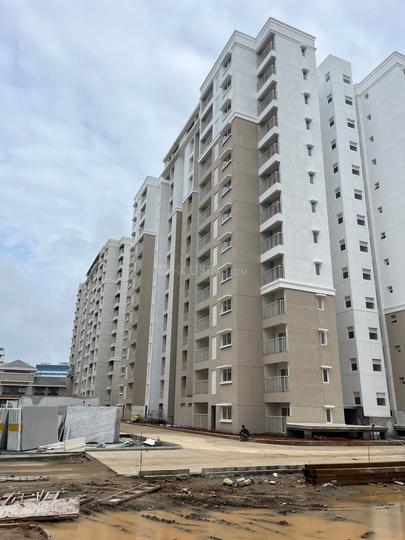 Prestige Green Gables Main Image 1