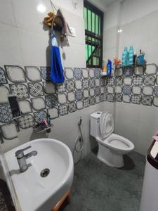 Bathroom Image of 1275 Sq.ft 2 BHK Apartment / Flat for rent in Gaurs Gaur Global Village, Crossings Republik Ghaziabad for Rs. 18000