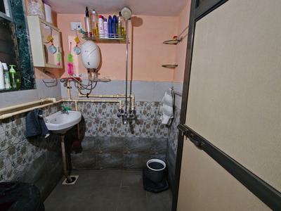 Bathroom Image of 325 Sq.ft 1 BHK Apartment / Flat for sale in Borivali East Mumbai for Rs. 7000000