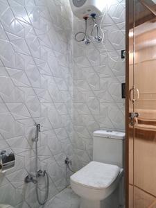 Common Bathroom Image of 2200 Sq.ft 4 BHK Builder Floor for rent in Sector 46 Noida for Rs. 50000