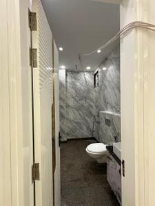 Bathroom Image of 1800 Sq.ft 3 BHK Builder Floor for rent in Mansarover Garden New Delhi for Rs. 65000