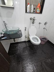 Bathroom Image of 550 Sq.ft 1 BHK Apartment / Flat for rent in Kamala Clover Grove, Borivali West Mumbai for Rs. 45000