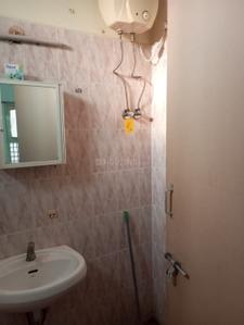 Bathroom Image of 1000 Sq.ft 2 BHK Apartment / Flat for rent in Manimangalam Chennai for Rs. 36000