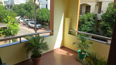 Balcony Image of 250 Sq.ft 1 RK Builder Floor for rent in London Street Nagpur for Rs. 8000