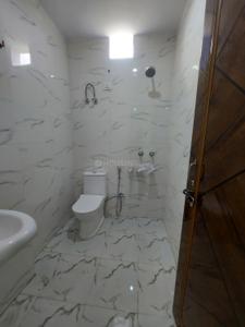 Bathroom Image of 700 Sq.ft 1 RK Apartment / Flat for rent in East Of Kailash New Delhi for Rs. 15999