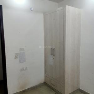 Bedroom Image of 650 Sq.ft 1 BHK Builder Floor for rent in Mukherjee Nagar New Delhi for Rs. 14000