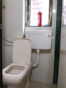 Common Bathroom Image of 500 Sq.ft 1 BHK Apartment / Flat for sale in Mulund East Mumbai for Rs. 5700000