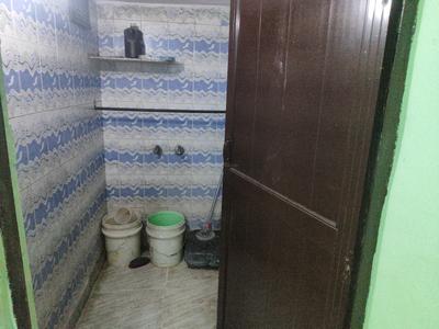 Bathroom Image of 668 Sq.ft 3 BHK Builder Floor for rent in Subzi Mandi New Delhi for Rs. 14000