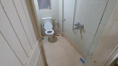 Bathroom Image of 620 Sq.ft 1 BHK Apartment / Flat for rent in Erandwane Pune for Rs. 26000
