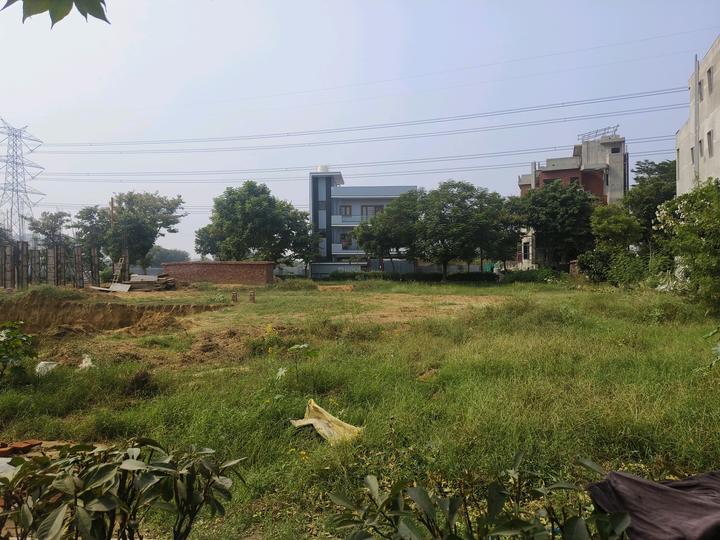 Roots Courtyard 2 Main Image 1