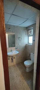 Bathroom Image of 1650 Sq.ft 3 BHK Apartment / Flat for rent in Paarth Aadyant, Ahmamau Lucknow for Rs. 28000