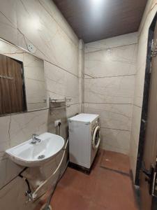 Bathroom Image of 1400 Sq.ft 2 BHK Apartment / Flat for rent in A NSC Fortune Estate, Greater Brajeshwari Indore for Rs. 25000