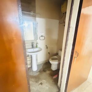 Image of 1350 Sq.ft 3 BHK Apartment / Flat for sale in Karishma Apartment, Patparganj, New Delhi for Rs. 18500000