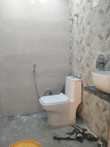 Common Bathroom Image of 650 Sq.ft 2 BHK Builder Floor for sale in Mayur Vihar Phase 1 New Delhi for Rs. 6500000