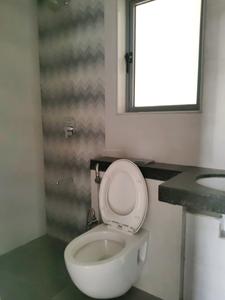Common Bathroom Image of 800 Sq.ft 2 BHK Apartment / Flat for rent in Kalpataru Elitus, Mulund West Mumbai for Rs. 63000