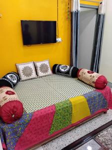 Bedroom Image of 1305 Sq.ft 2 BHK Builder Floor for rent in Varanasi Cantonment Varanasi for Rs. 30000