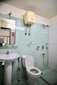 Bathroom Image of 1700 Sq.ft 3 BHK Apartment / Flat for sale in Sealdah Kolkata for Rs. 21000000