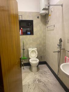 Bathroom Image of 866 Sq.ft 2 BHK Apartment / Flat for sale in Lake Gardens Kolkata for Rs. 6500000