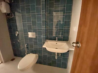 Bathroom Image of 800 Sq.ft 2 BHK Apartment / Flat for sale in Lodha Amara, Kolshet Thane for Rs. 10200000