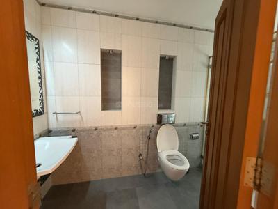 Bathroom Image of 2200 Sq.ft 3 BHK Apartment / Flat for sale in Juhu Mumbai for Rs. 120000000