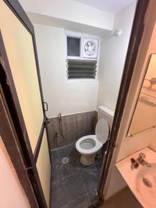 Bathroom Image of 600 Sq.ft 1 BHK Apartment / Flat for rent in Sholinganallur Chennai for Rs. 21000