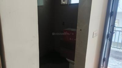 Bathroom Image of 400 Sq.ft 1 RK Apartment / Flat for rent in DLF Phase 3 Gurgaon for Rs. 28000