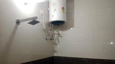 Bathroom Image of 260 Sq.ft 1 RK Builder Floor for rent in Sanjay Gram, Sector 13 Gurgaon for Rs. 16000