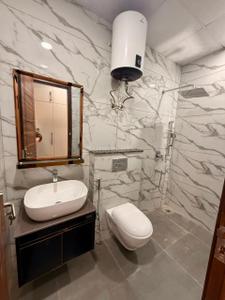 Bathroom Image of 9000 Sq.ft 5 BHK Builder Floor for sale in DLF Phase 1 Gurgaon for Rs. 141000000