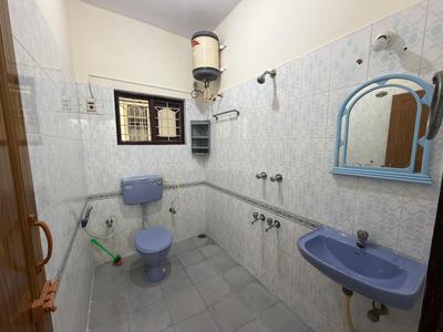 Bathroom Image of 1200 Sq.ft 3 BHK Independent House for rent in Dodda Banaswadi Bengaluru for Rs. 30000