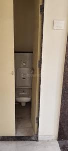 Bathroom Image of 550 Sq.ft 1 BHK Apartment / Flat for rent in Clover Common, Viman Nagar Pune for Rs. 20000