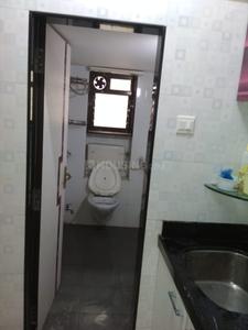 Bathroom Image of 700 Sq.ft 1.5 BHK Apartment / Flat for rent in Dadar East Mumbai for Rs. 65000