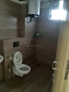 Bathroom Image of 1460 Sq.ft 3 BHK Apartment / Flat for rent in Motiaz Royal Citi, Gazipur Zirakpur for Rs. 18000