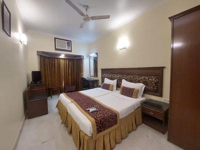 Bedroom Image of Urbanroomz Girls PG Nearby Dlf Cyberhub in DLF Phase 2, Gurgaon