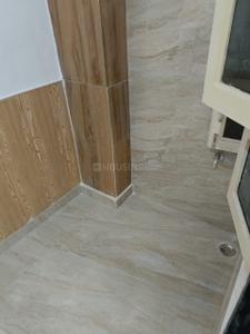 Bathroom Image of 850 Sq.ft 2 BHK Builder Floor for rent in Kamta Lucknow for Rs. 12000