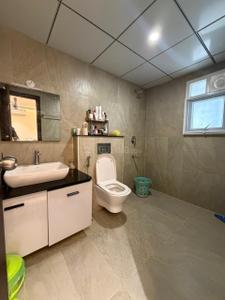 Bathroom Image of 1400 Sq.ft 2.5 BHK Apartment / Flat for sale in Prestige Hillside Gateway, Kakkanad Kochi for Rs. 15000000